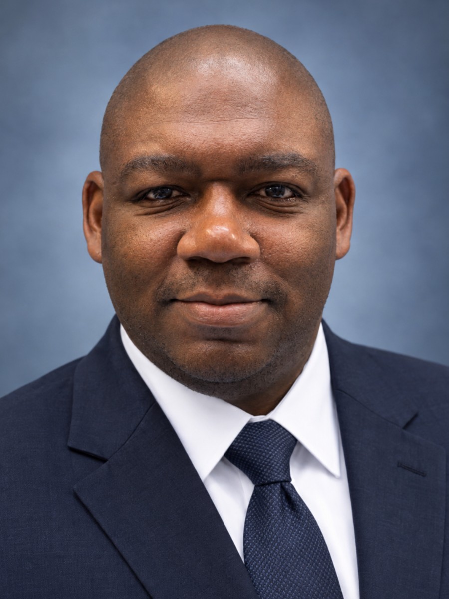 Eric Andrews portrait